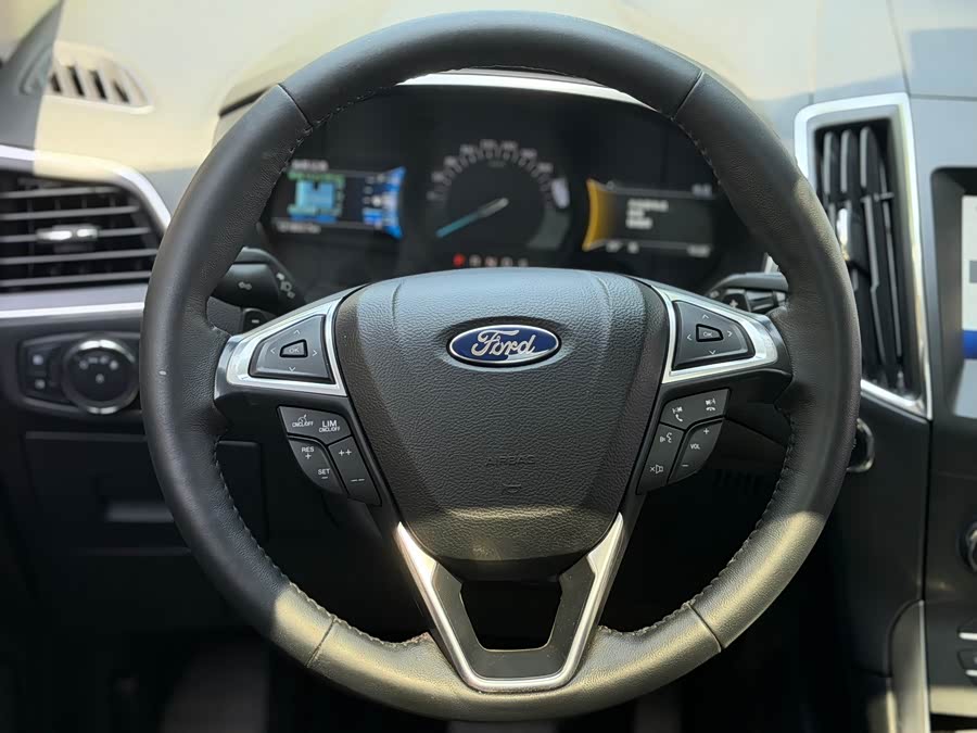 Ford Edge 2016 — фото 13