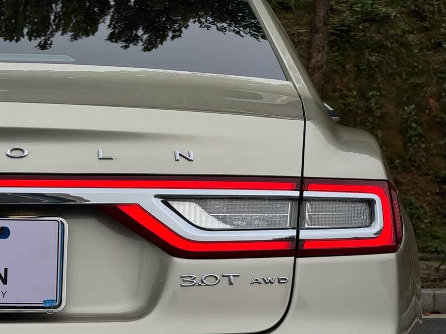 Lincoln Continental 2017 — фото 10