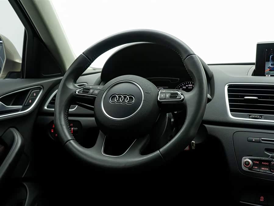 Audi Q3 2018 — фото 22