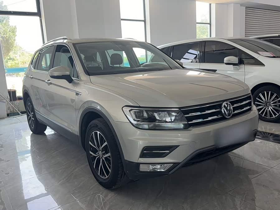 Volkswagen Tiguan L 2018 — фото 9