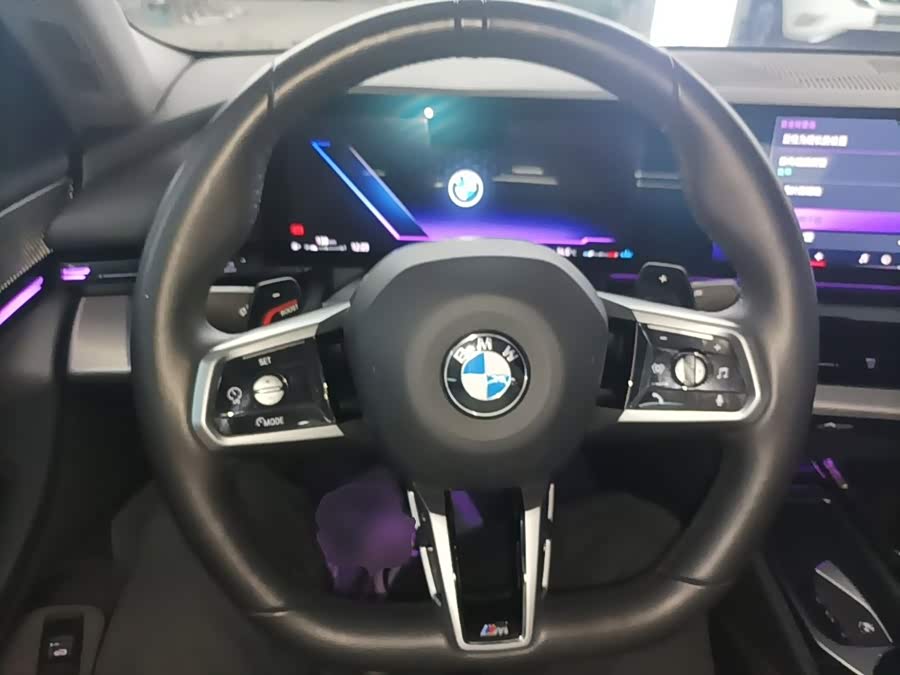 BMW 5 Series 2025 — фото 11