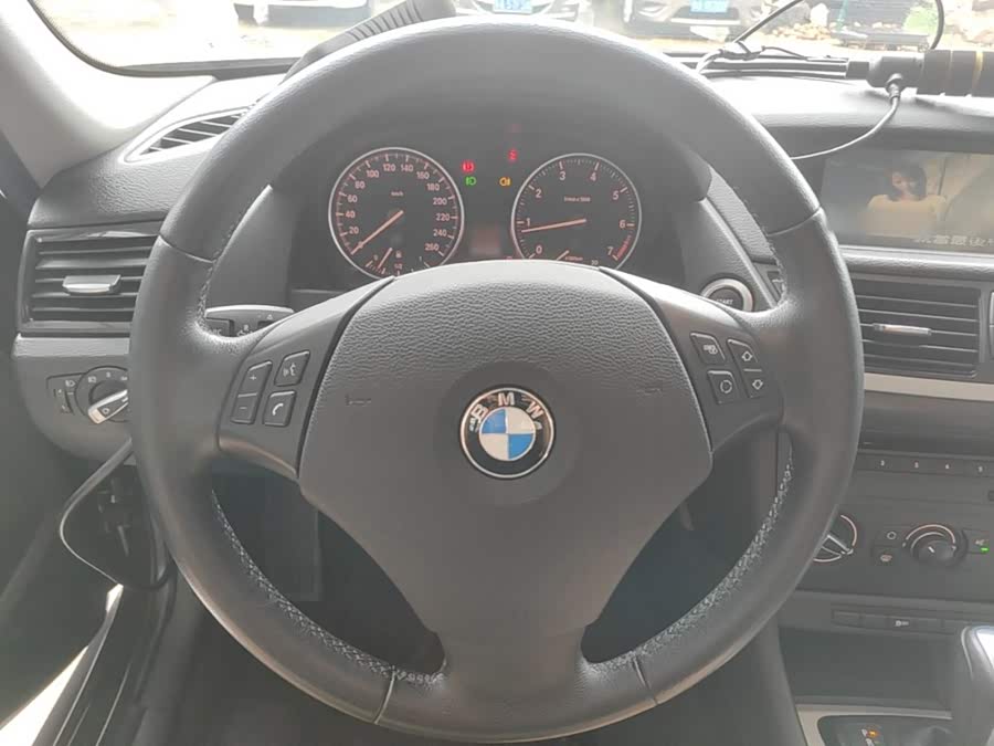 BMW X1 2013 — фото 11