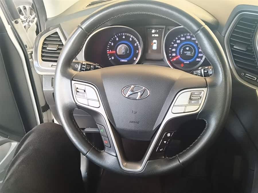 Hyundai Santa Fe 2015 — фото 11