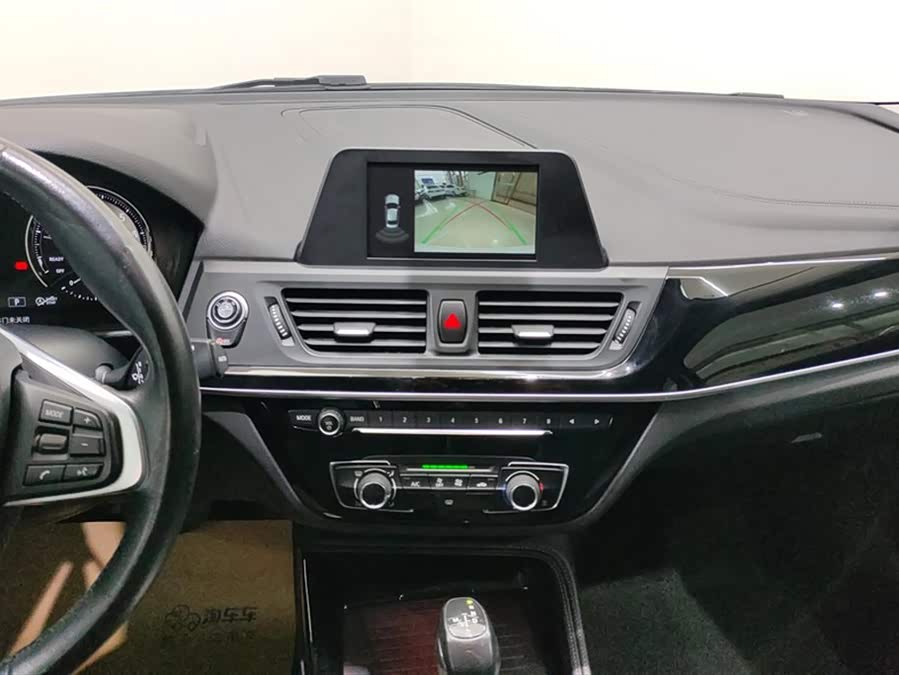 BMW 1 Series 2018 — фото 13