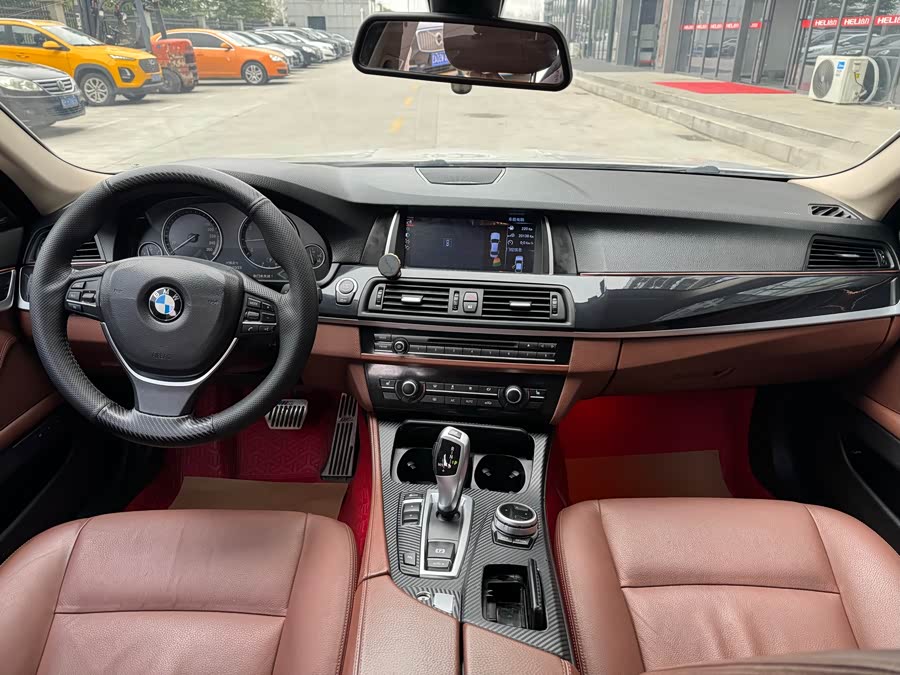 BMW 5 Series 2017 — фото 9