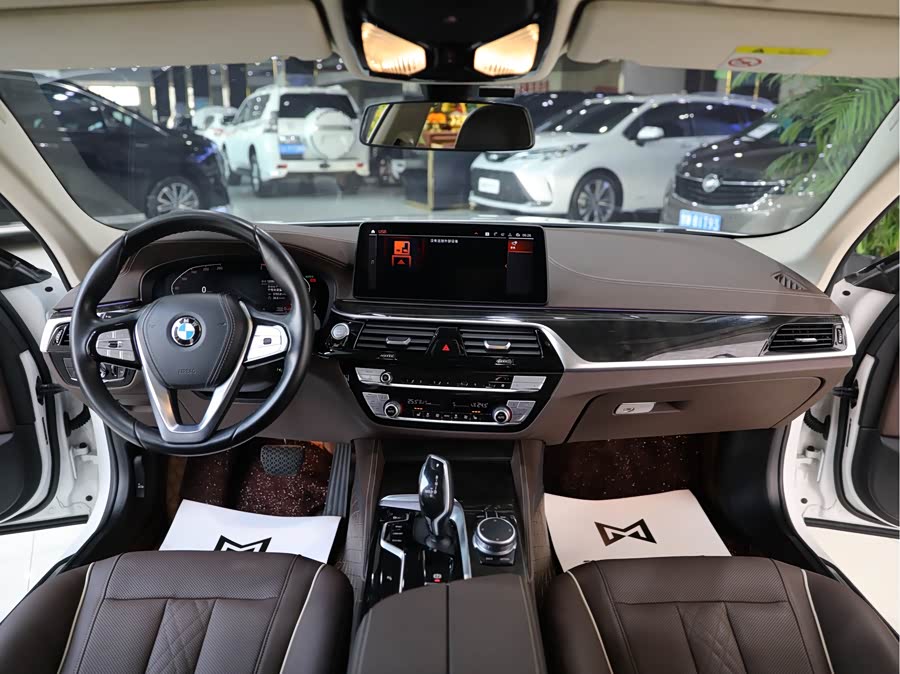 BMW 5 Series 2022 — фото 11