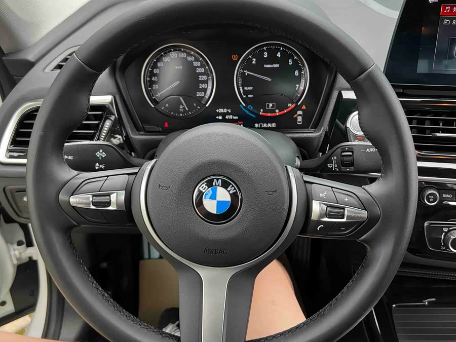 BMW 1 Series 2021 — фото 11