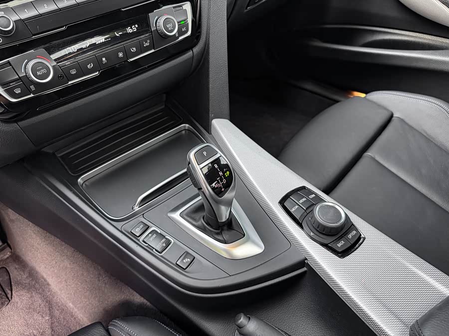 BMW 3 Series 2018 — фото 10