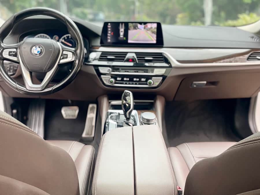 BMW 5 Series 2019 — фото 37
