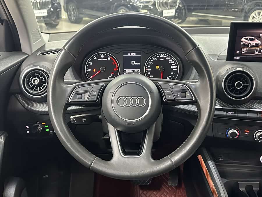 Audi Q2L 2018 — фото 17