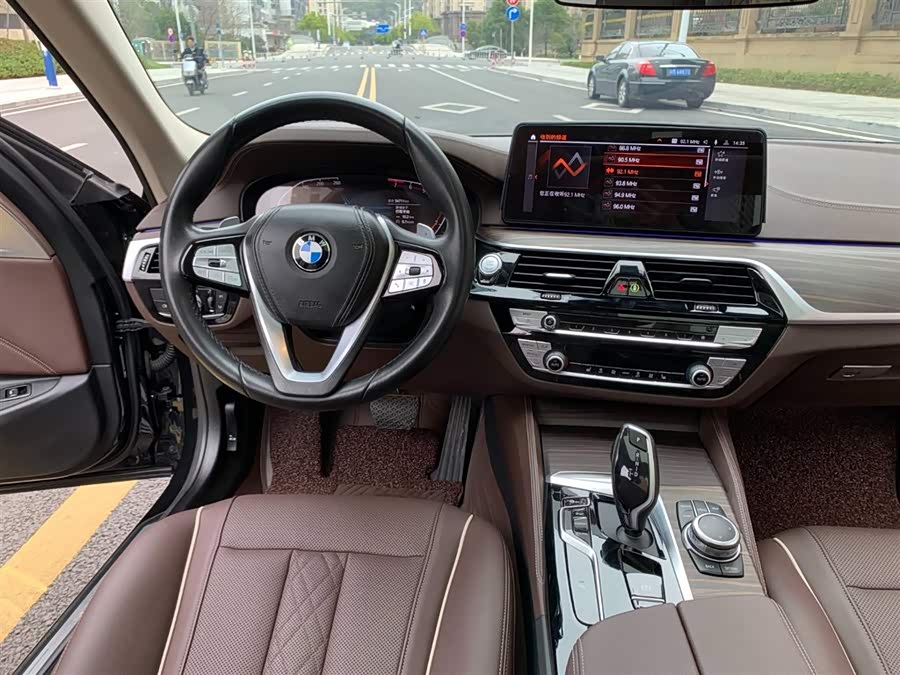 BMW 5 Series 2022 — фото 11