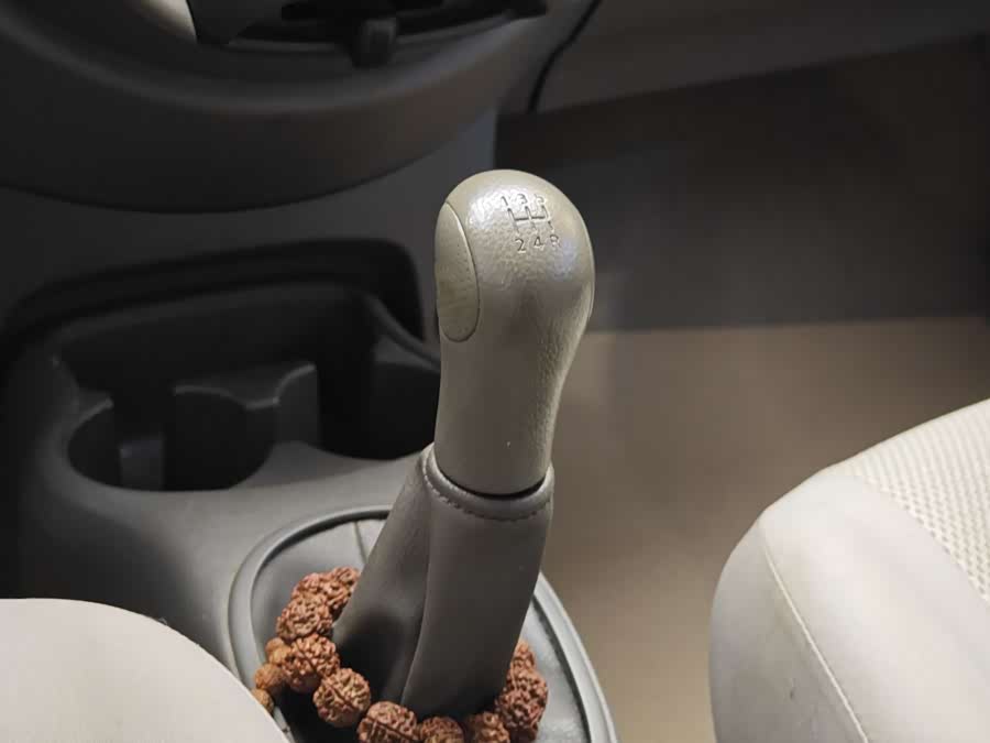 Nissan Sunny 2015 — фото 17