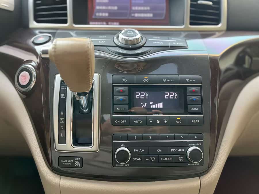 Nissan Quest 2015
