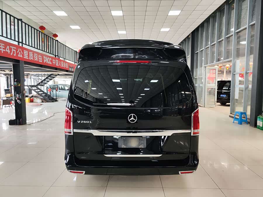 Mercedes-Benz V-Class 2017 — фото 31
