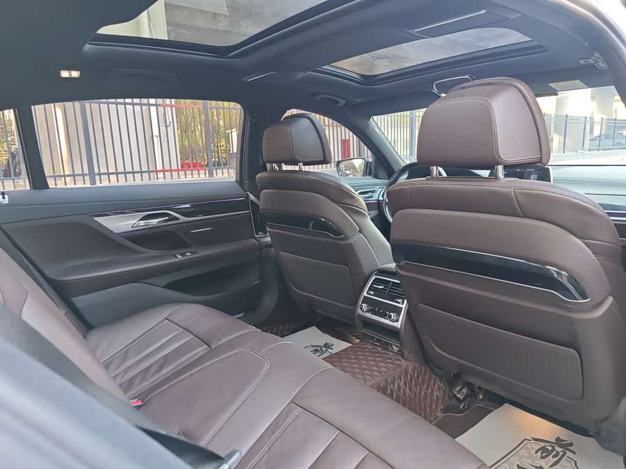 BMW 7 Series 2018 — фото 14