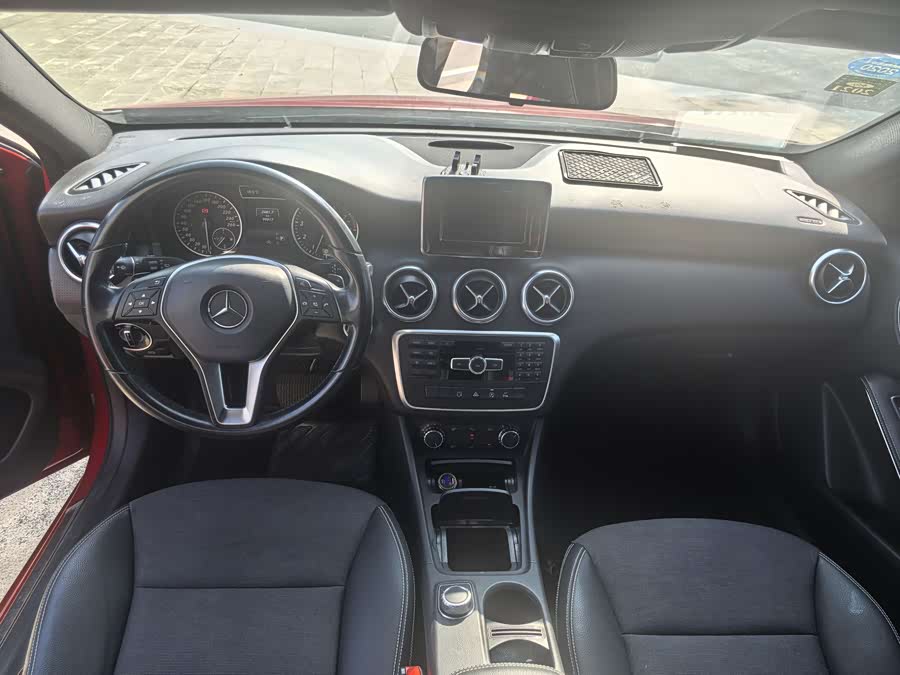 Mercedes-Benz A-Class 2015 — фото 10