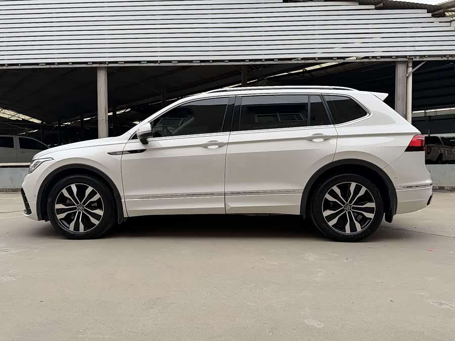 Volkswagen Tiguan L 2022 — фото 13