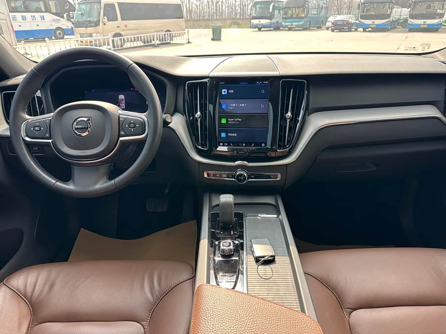 Volvo XC60 2022 — фото 11