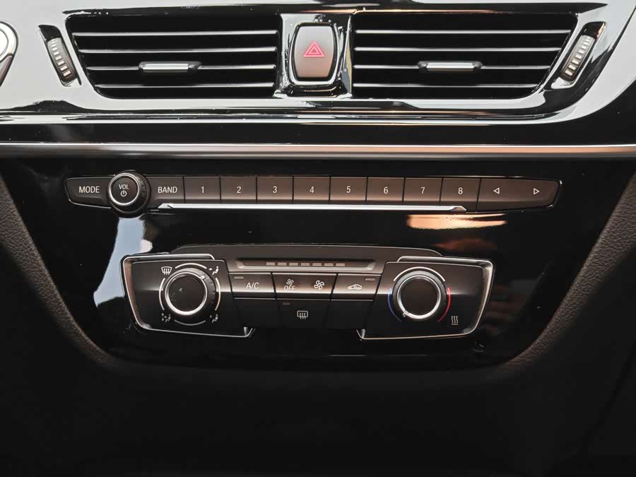 BMW 1 Series 2023 — фото 17