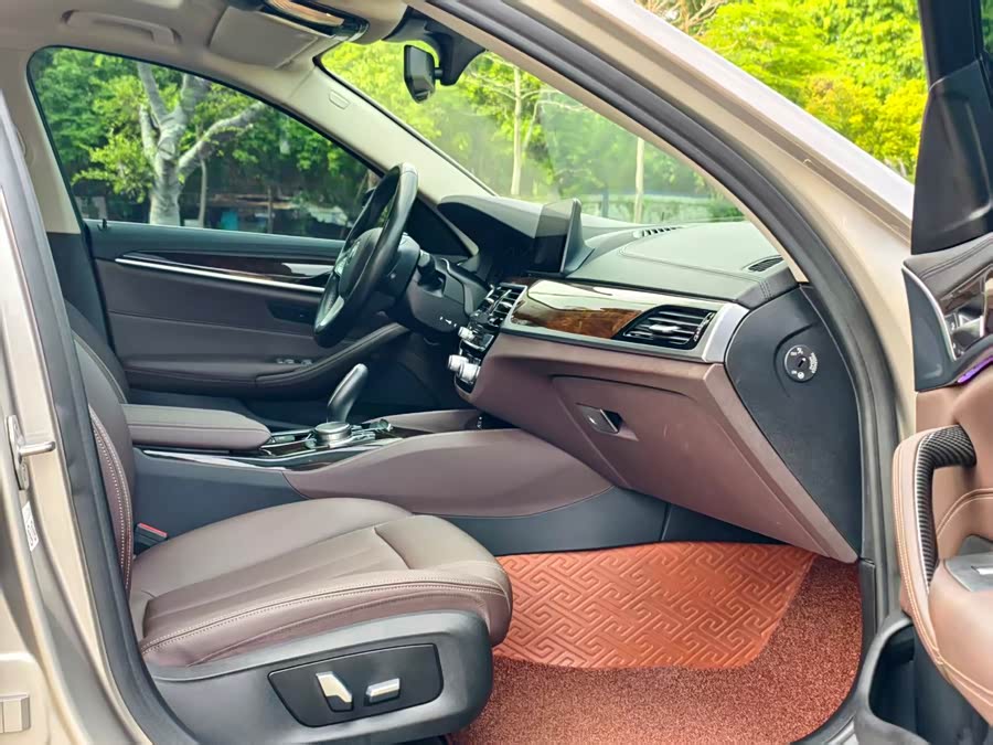 BMW 5 Series 2019 — фото 11