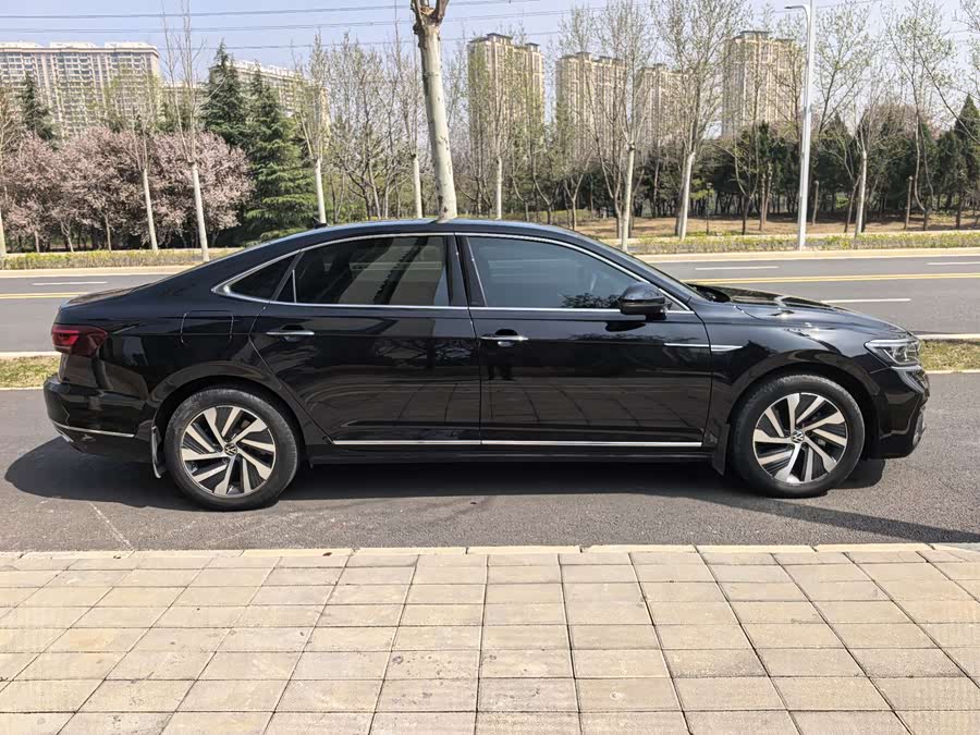 Volkswagen Passat Plug-In Hybrid 2022 — фото 19