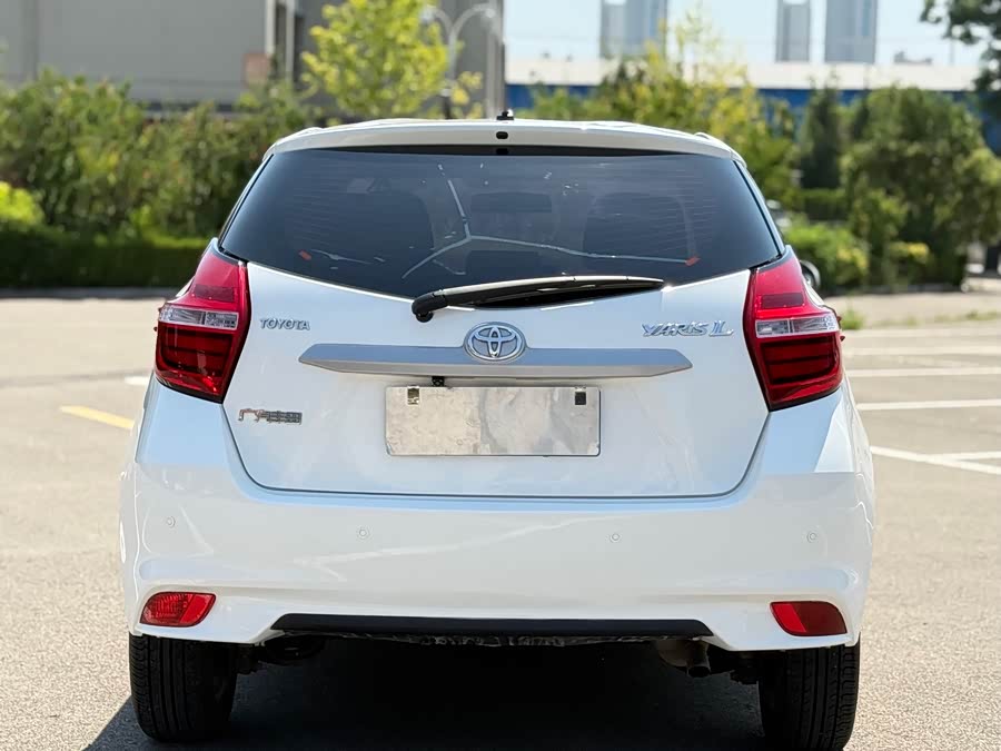 Toyota Yaris L 2016 — фото 8