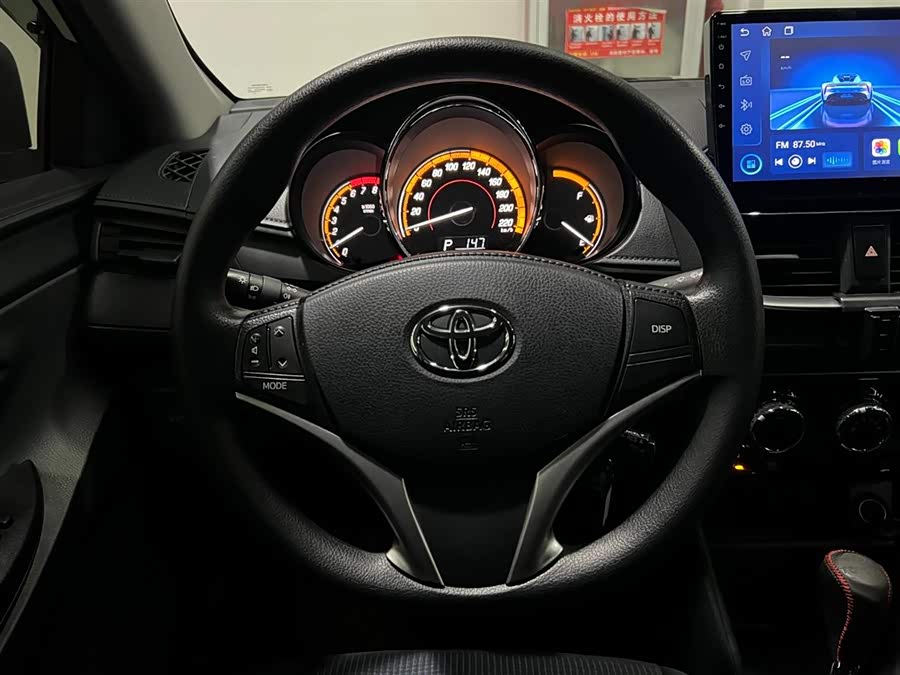 Toyota Yaris L 2022 — фото 12