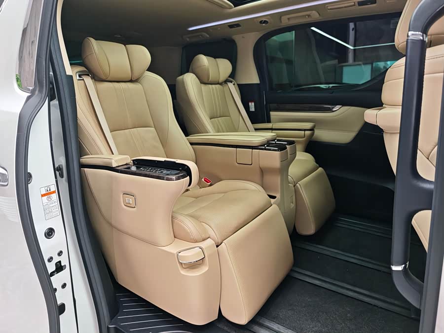 Toyota Alphard 2021 — фото 8