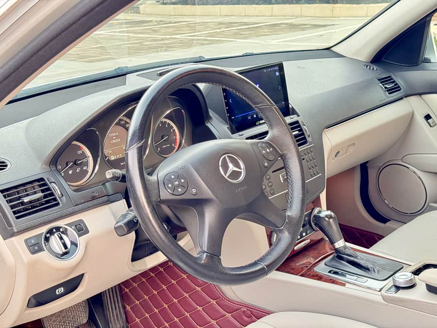 Mercedes-Benz C-Class 2010 — фото 10