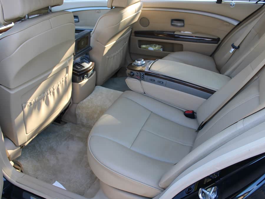BMW 7 Series 2005 — фото 10