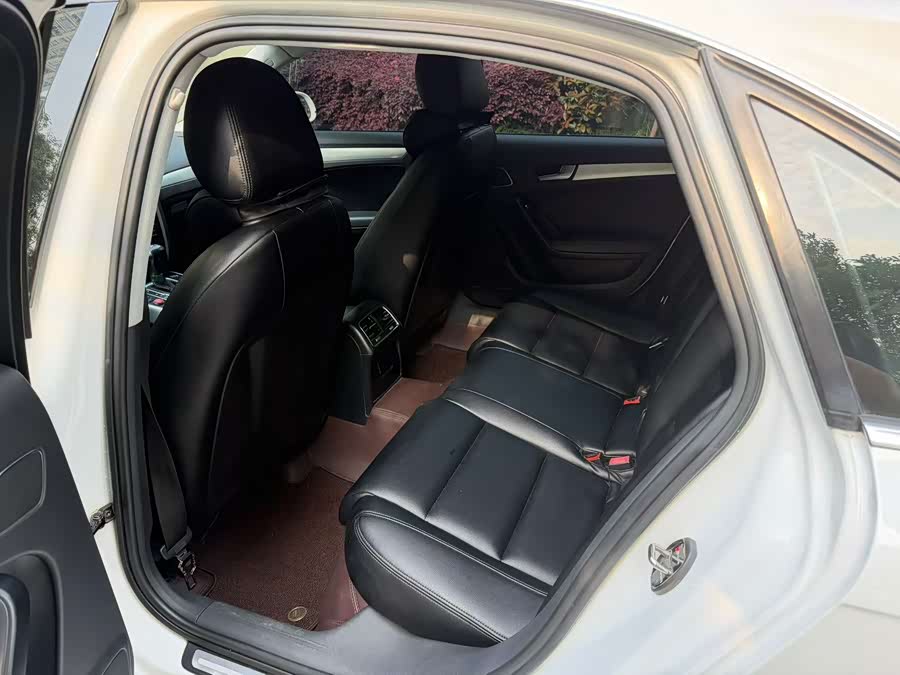 Audi A4L 2015