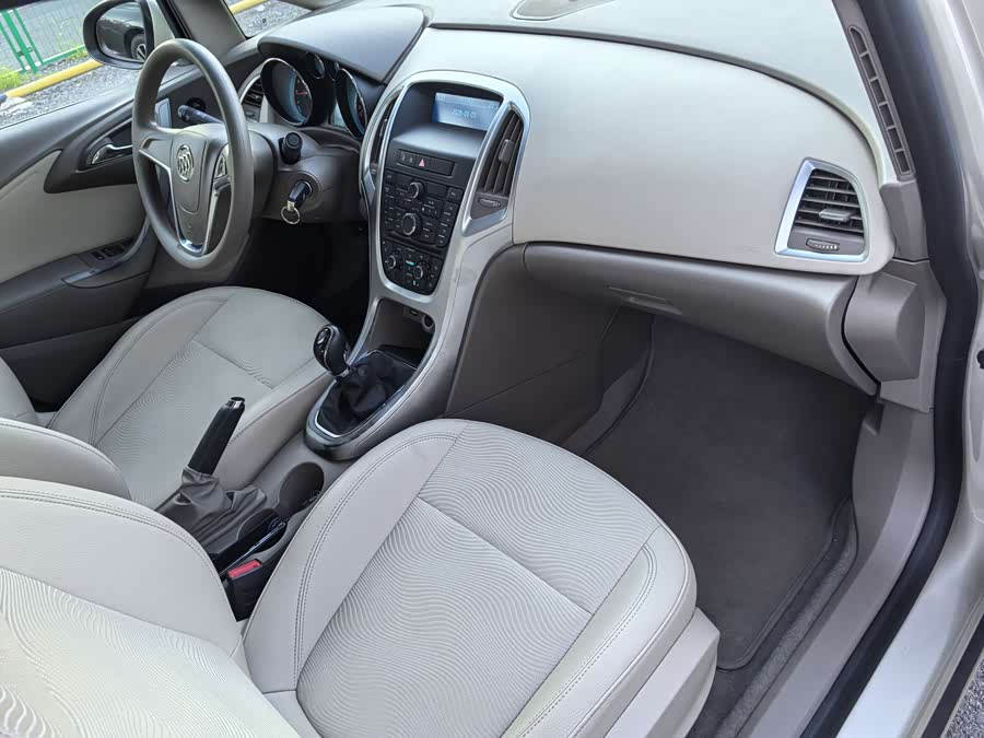 Buick Excelle 2013 — фото 11