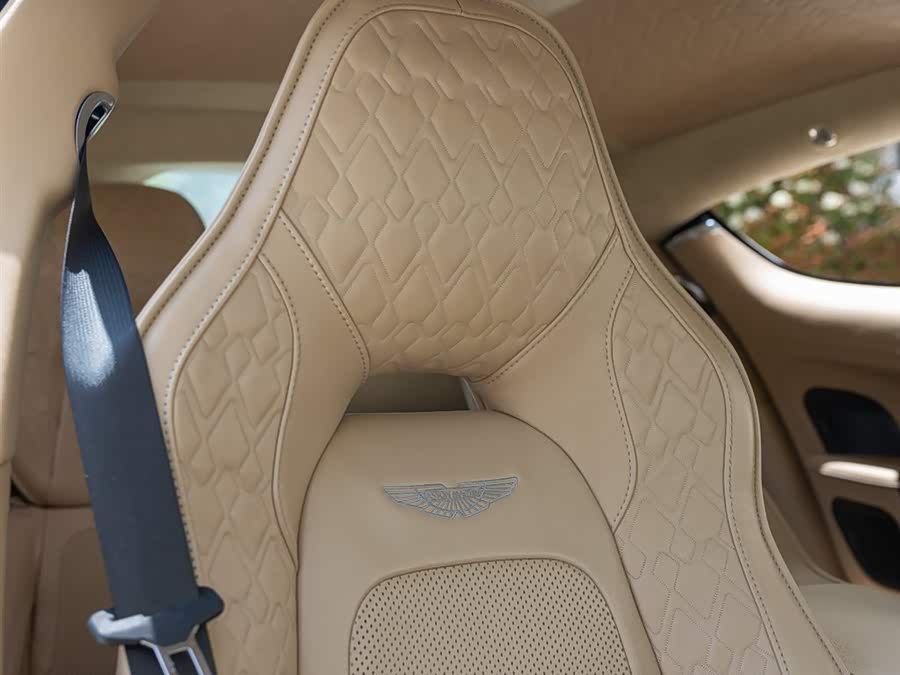 Aston Martin Rapide 2017 — фото 18