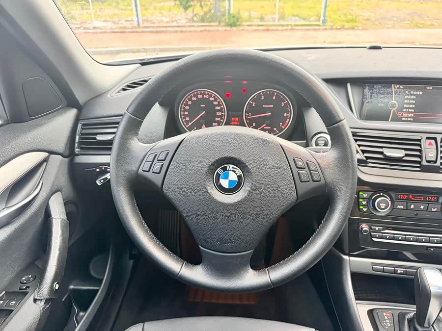 BMW X1 2012 — фото 15