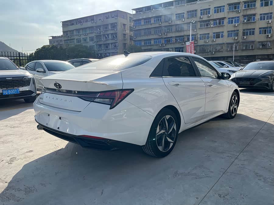 Hyundai Elantra 2021