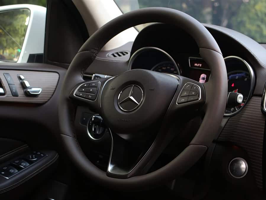 Mercedes-Benz GLE 2018 — фото 14