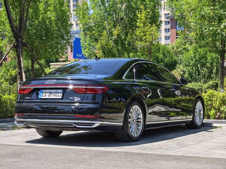 Audi A8 2021 — фото 16
