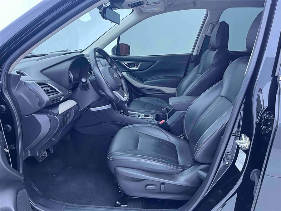 Subaru Forester 2022 — фото 12
