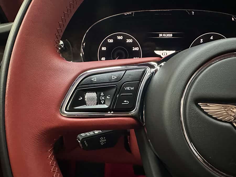 Bentley Bentayga 2021 — фото 16
