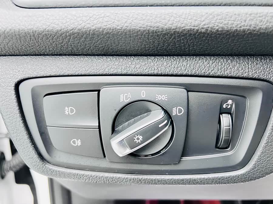 BMW 1 Series 2018 — фото 12