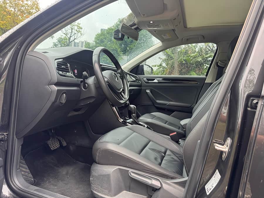 Volkswagen T-Roc 2021