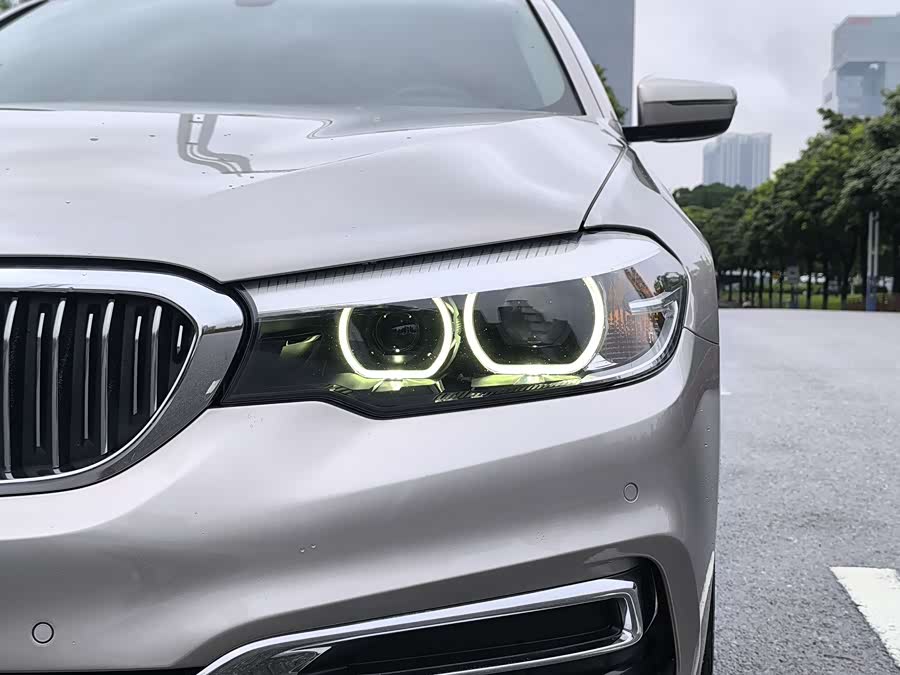 BMW 5 Series 2019 — фото 9