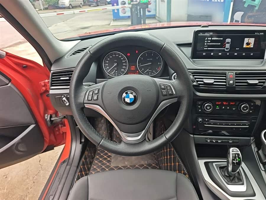 BMW X1 2014 — фото 11