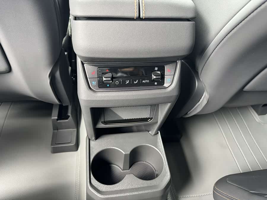 Ford Edge 2023 — фото 14