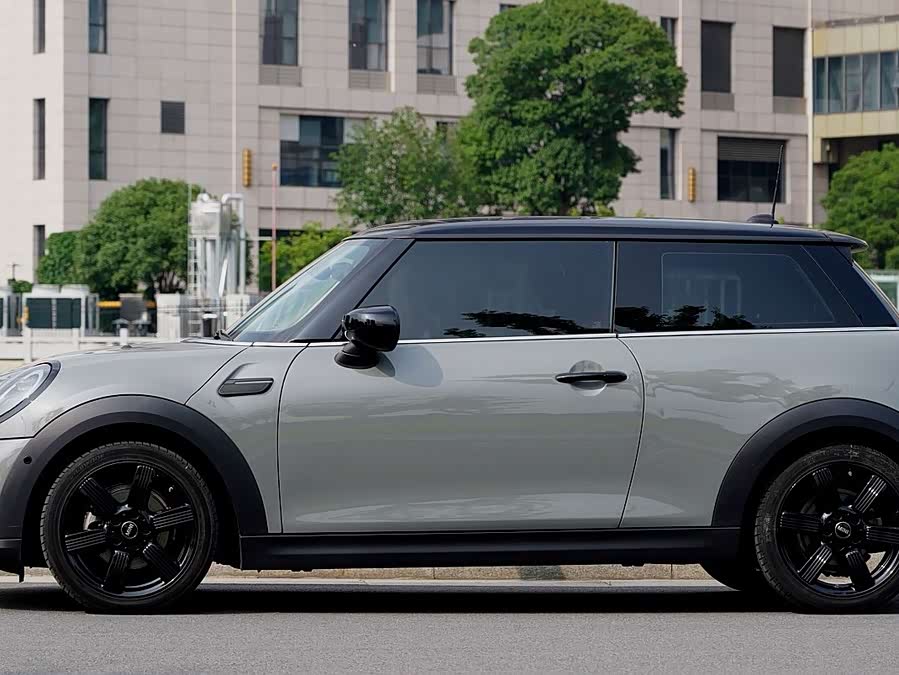 MINI MINI 2023