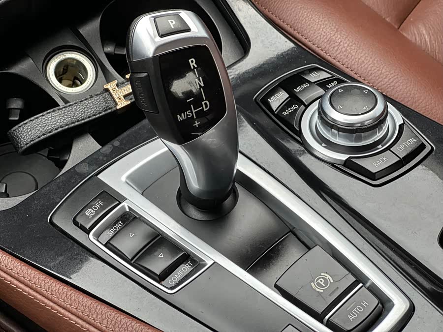 BMW 5 Series 2014 — фото 15