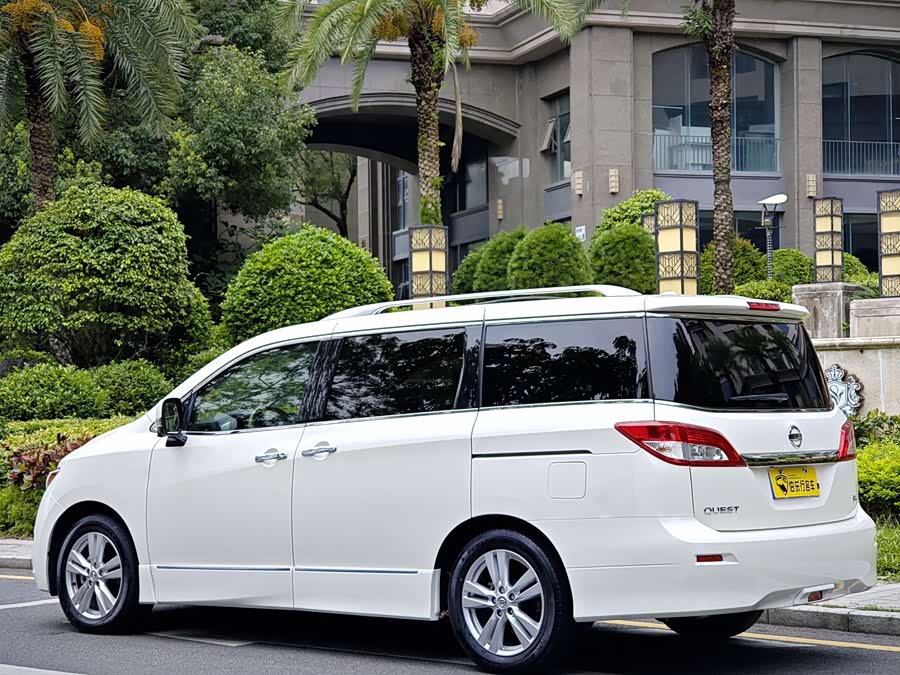 Nissan Quest 2015 — фото 30