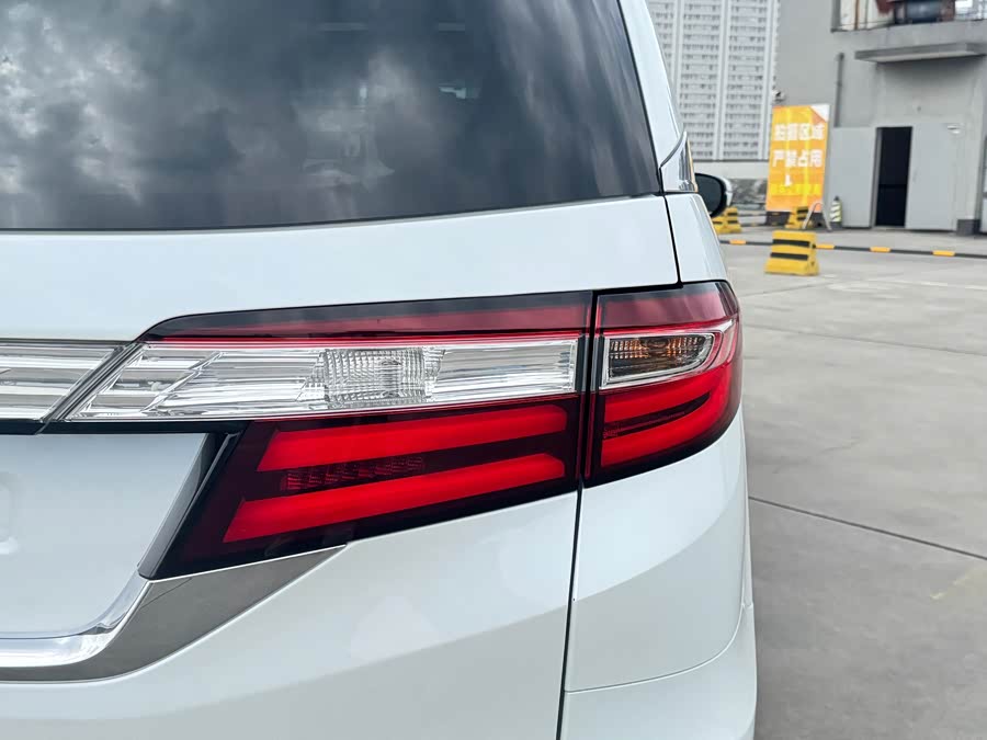 Honda Odyssey 2018 — фото 16