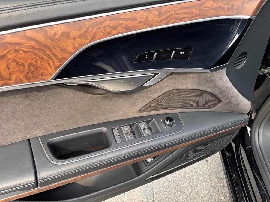 Audi A8 2019 — фото 15