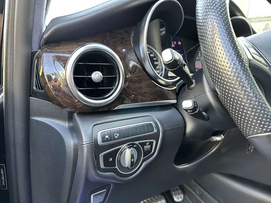 Mercedes-Benz V-Class 2018 — фото 18